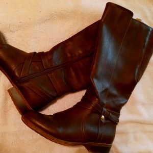 Ladies knee high boots